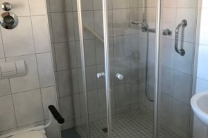 Bad-Dusche