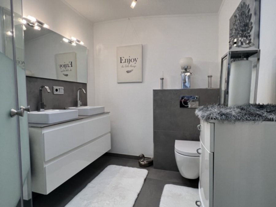 Topsaniertes großzügiges EFH in ruhig gepflegter Lagefür die große Familie