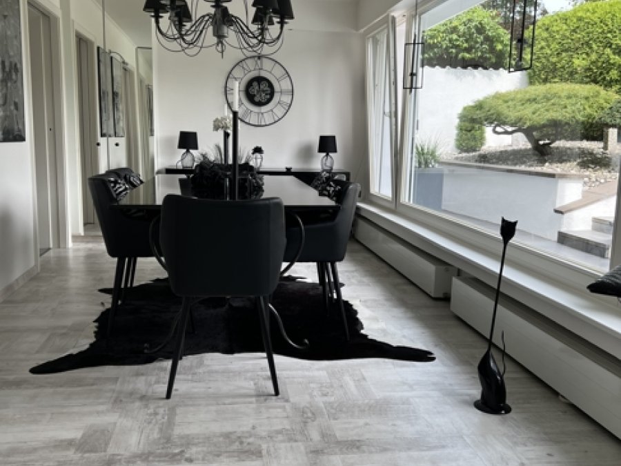 Topsaniertes großzügiges EFH in ruhig gepflegter Lagefür die große Familie