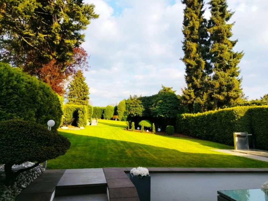 Topsaniertes großzügiges EFH in ruhig gepflegter Lagefür die große Familie