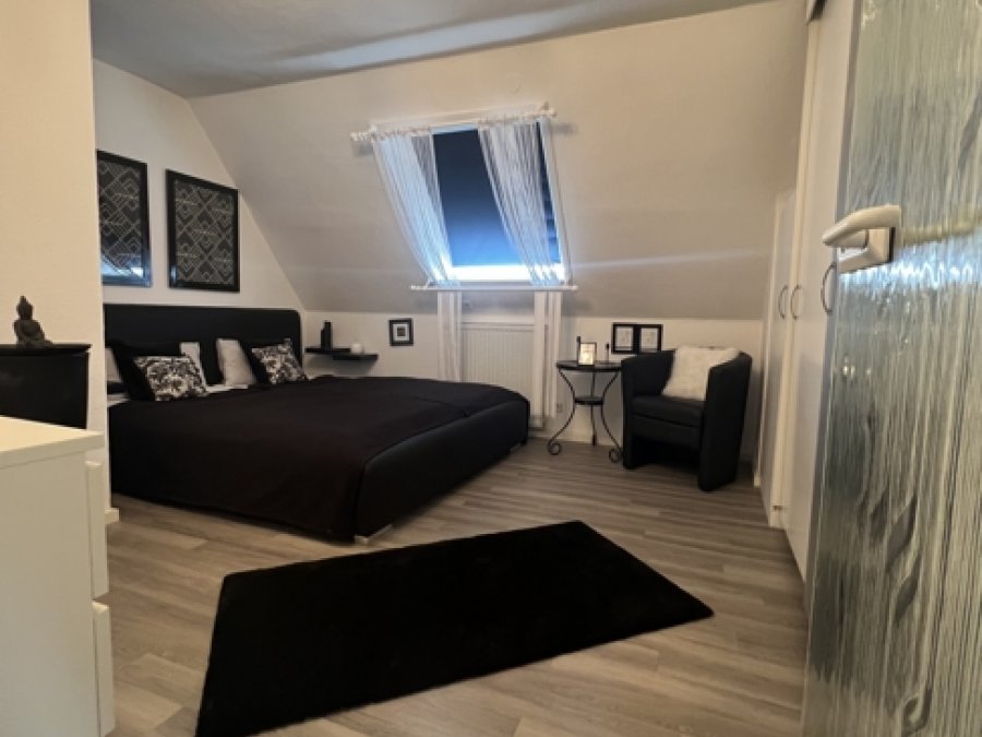 Topsaniertes großzügiges EFH in ruhig gepflegter Lagefür die große Familie