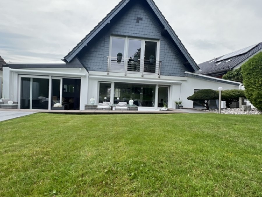 Topsaniertes großzügiges EFH in ruhig gepflegter Lagefür die große Familie