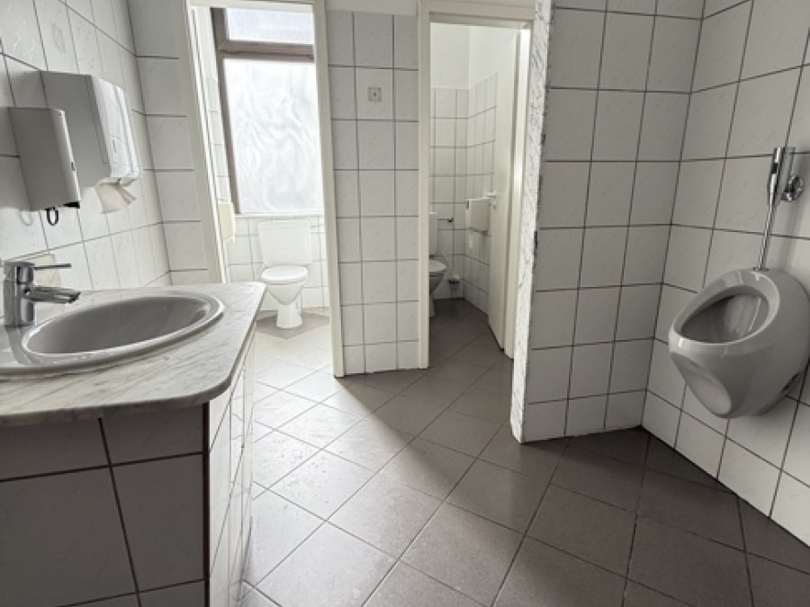 Saniertes Mehrfamilienhaus 

mit etablierter Gastronomie

in Solingen-Ohligs