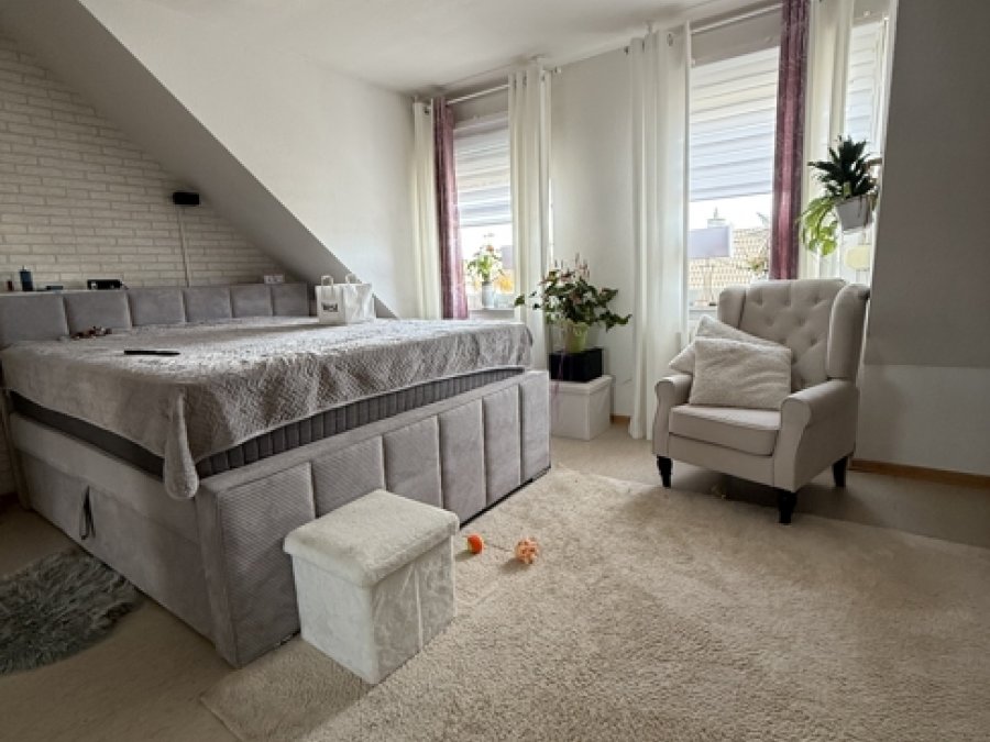 Saniertes Mehrfamilienhaus 

mit etablierter Gastronomie

in Solingen-Ohligs