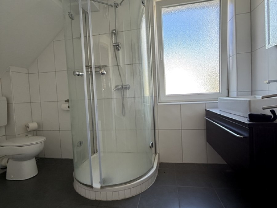 Mehrfamilienhaus mit großemGarten

und Baugrundstück

in SG-Ohligs