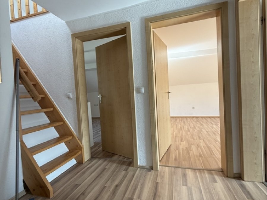 Mehrfamilienhaus mit großemGarten

und Baugrundstück

in SG-Ohligs