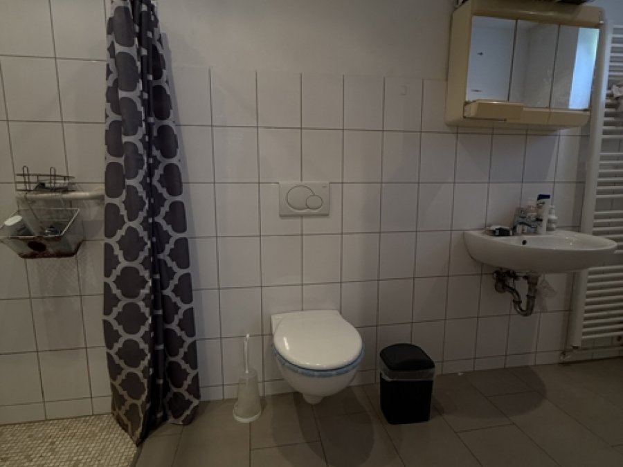 Mehrfamilienhaus mit großemGarten

und Baugrundstück

in SG-Ohligs