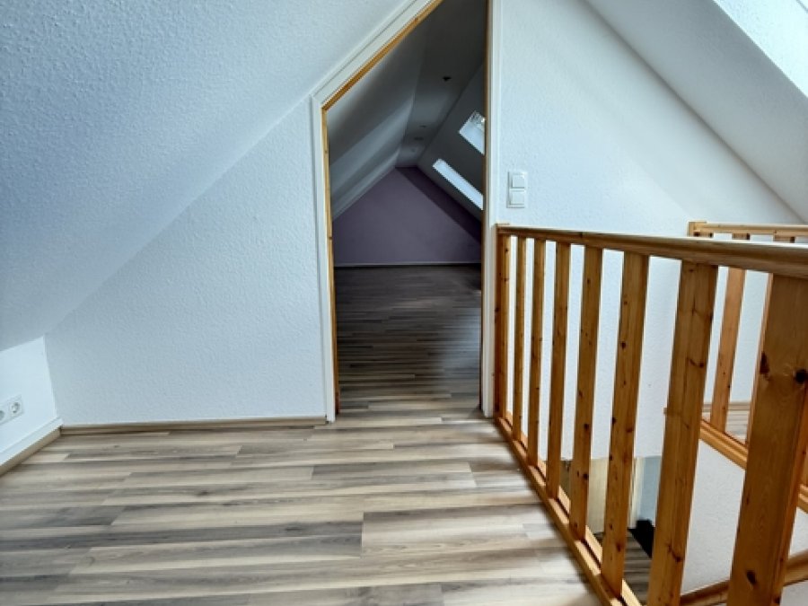 Mehrfamilienhaus mit großemGarten

und Baugrundstück

in SG-Ohligs