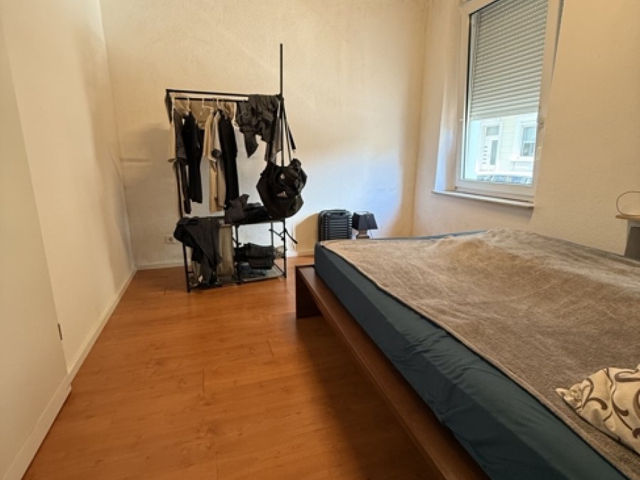 Mehrfamilienhaus mit großemGarten

und Baugrundstück

in SG-Ohligs