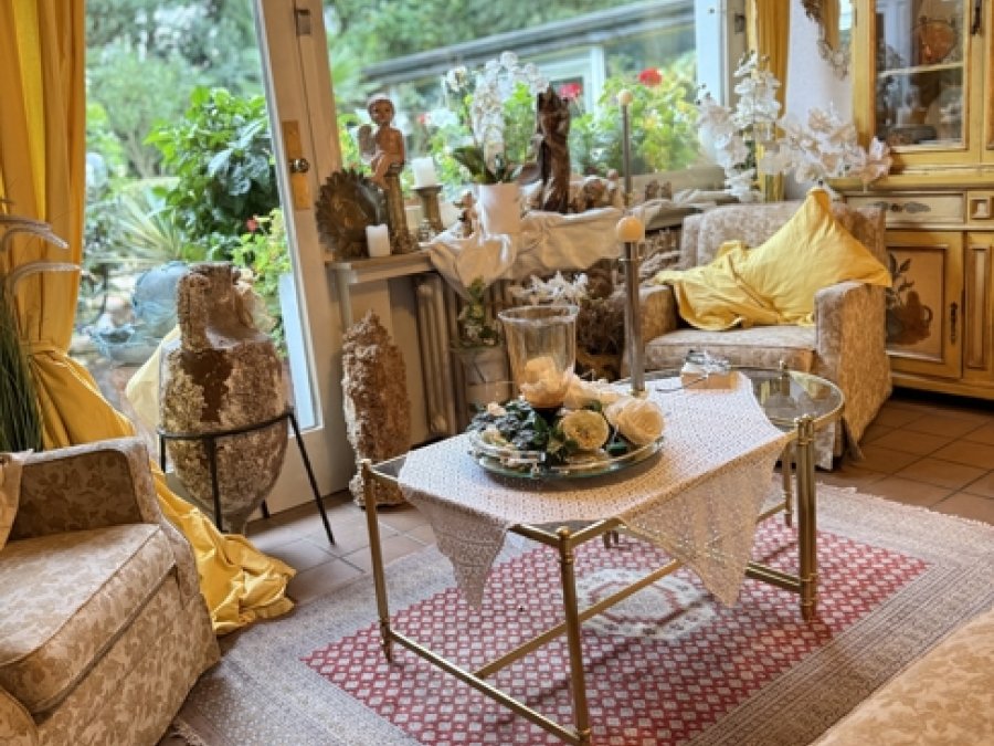 Italienisches Esszimmer neben Küche  