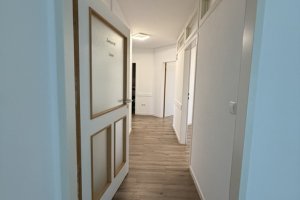 Flur zu den Behandlungsräumen