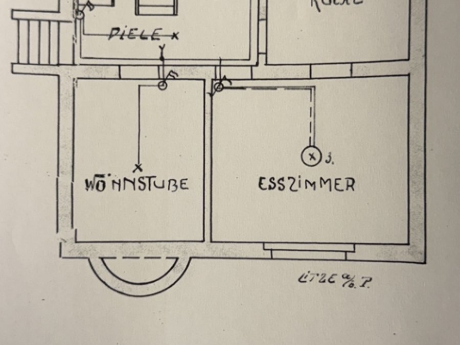 Gepflegtes Drei-Familienhaus

mit zusätzlichem Anbau (181qm)

in ruhiger Seitenstrasse