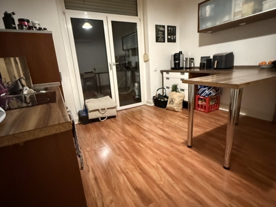 Gepflegtes Drei-Familienhaus

mit zusätzlichem Anbau (181qm)

in ruhiger Seitenstrasse