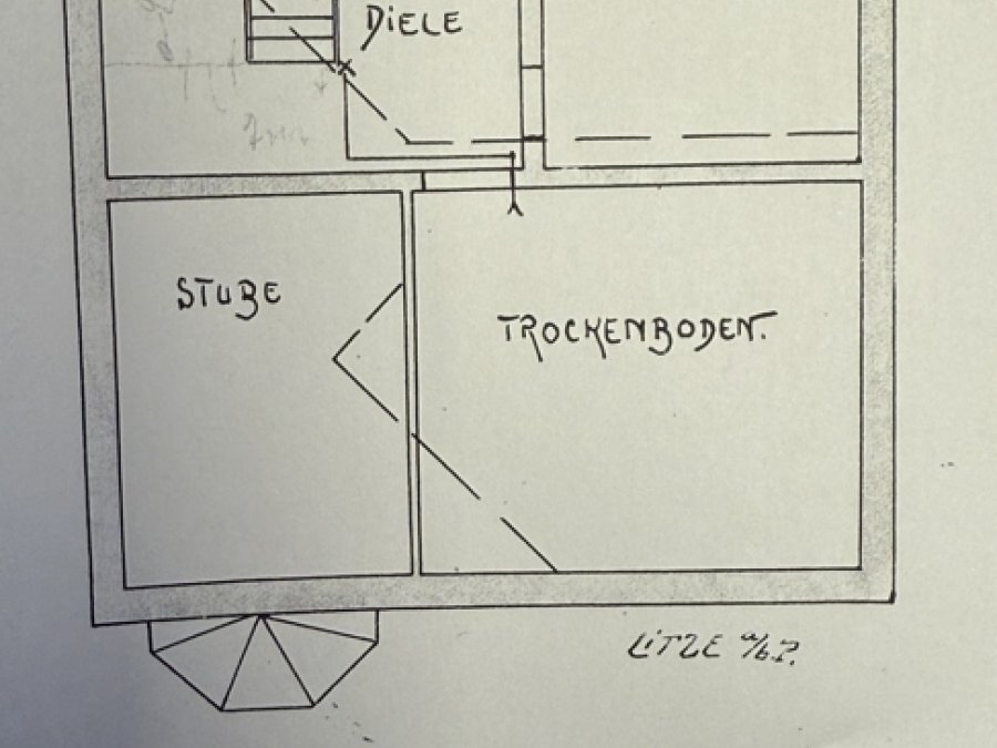 Gepflegtes Drei-Familienhaus

mit zusätzlichem Anbau (181qm)

in ruhiger Seitenstrasse