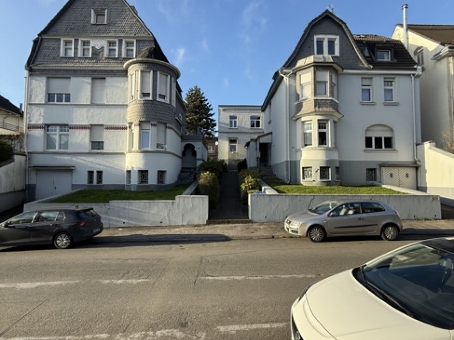 Gesamte Straßenansicht