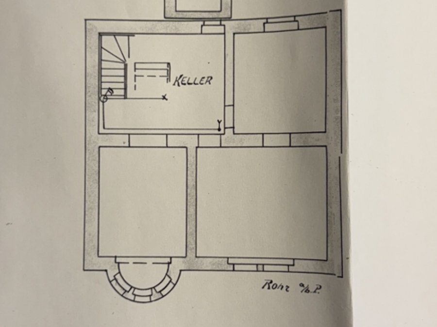 Gepflegtes Drei-Familienhaus

mit zusätzlichem Anbau (181qm)

in ruhiger Seitenstrasse