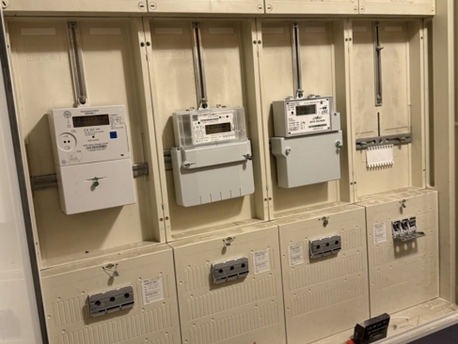 Gepflegtes Drei-Familienhaus

mit zusätzlichem Anbau (181qm)

in ruhiger Seitenstrasse