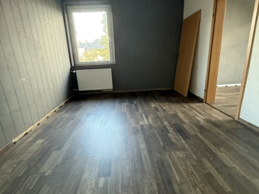 Gepflegtes Drei-Familienhaus

mit zusätzlichem Anbau (181qm)

in ruhiger Seitenstrasse