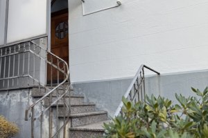 Eingang vom Wohnhaus