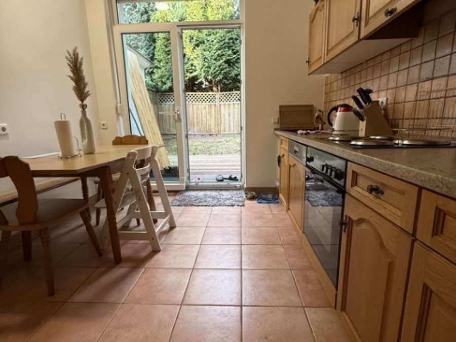 Gepflegtes Drei-Familienhaus

mit zusätzlichem Anbau (181qm)

in ruhiger Seitenstrasse